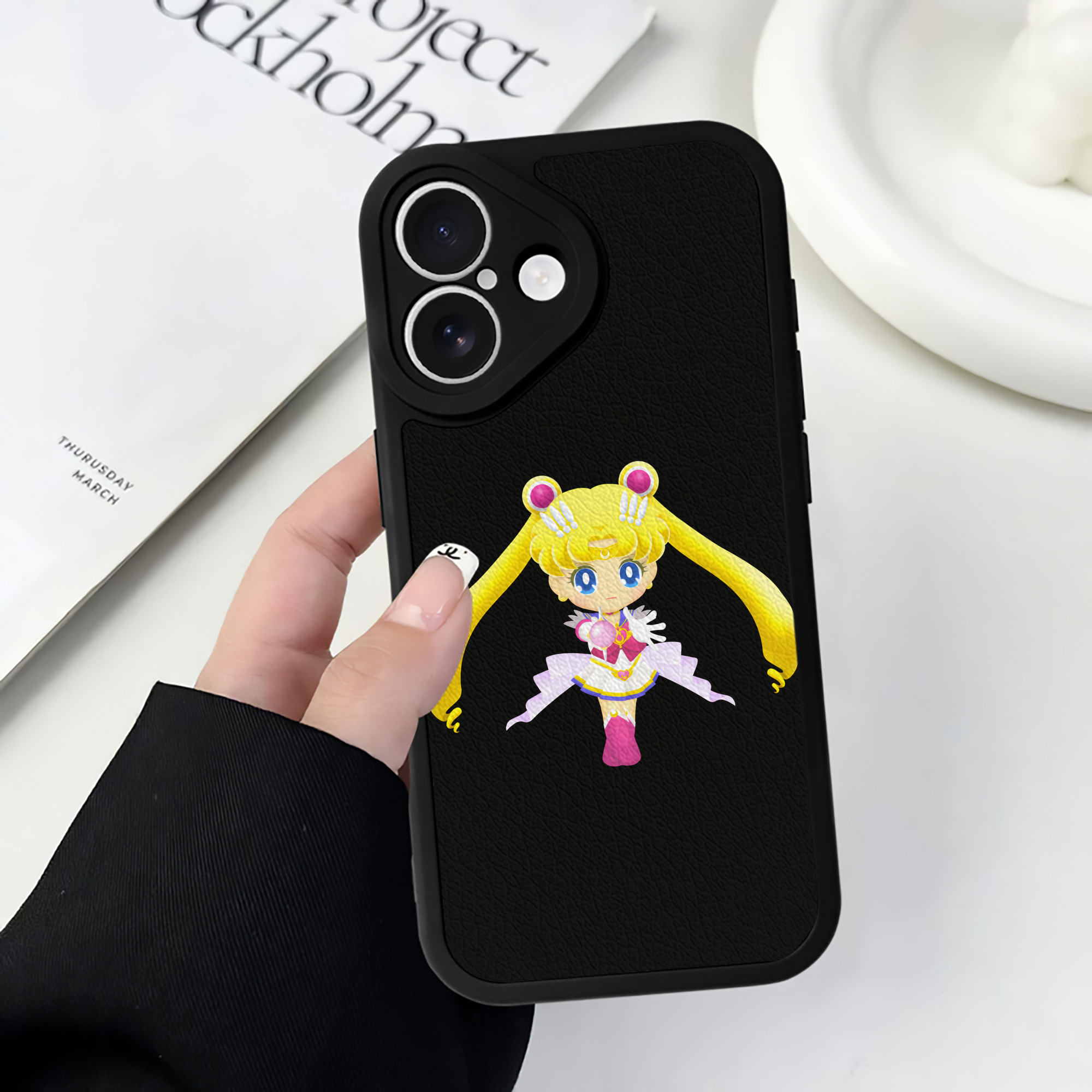 （画像用） 美少女戦士セーラームーン 月野 うさぎ つきの うさぎ Sailor Moon Tsukino Usagi 【iPhone 16シリーズ対応】シリコンスマホケース（レザー調） 材質：シリコン